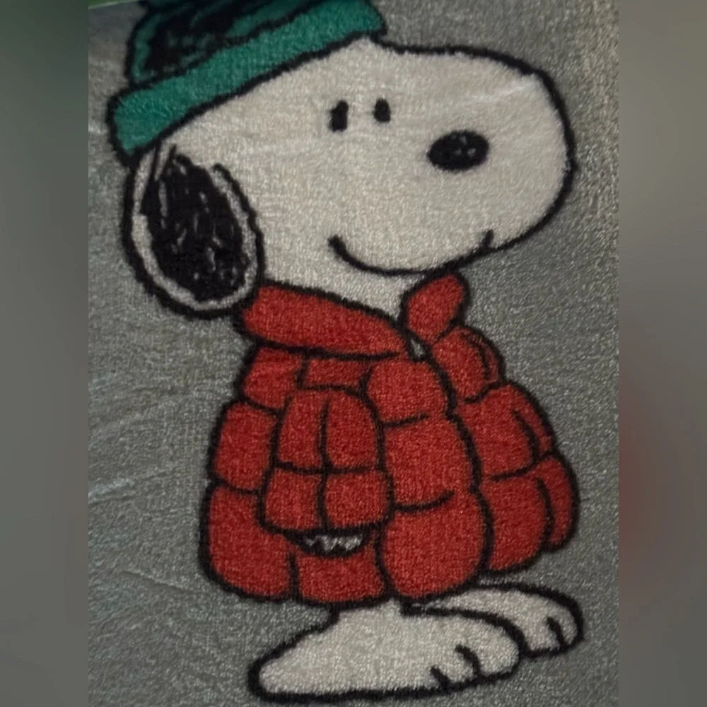 Peanuts SNOOPY WOODSTOCK Christmas Puffer Jacket Winter Throw Plush Blanket NWT - Picture 2 of 4